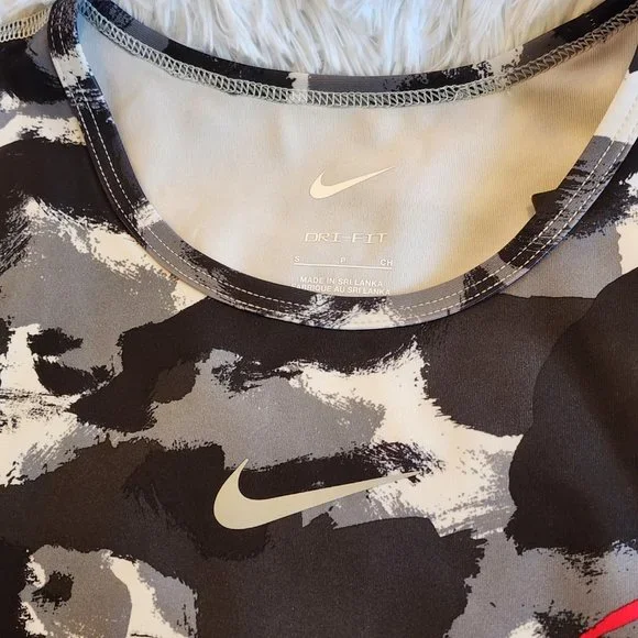 Nike Camo Cropped Sports Tank - Picture 6 of 11